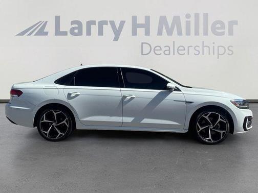 Pure White 2022 Volkswagen Passat 2.0T R-Line