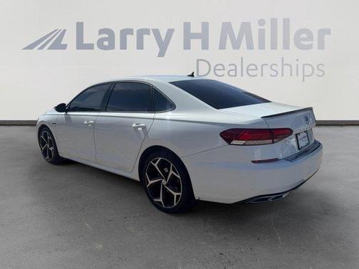 Pure White 2022 Volkswagen Passat 2.0T R-Line