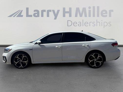 Pure White 2022 Volkswagen Passat 2.0T R-Line