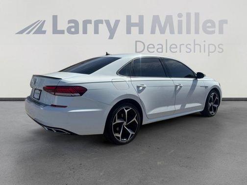 Pure White 2022 Volkswagen Passat 2.0T R-Line