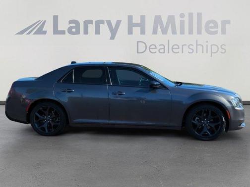 2022 Chrysler 300 Touring