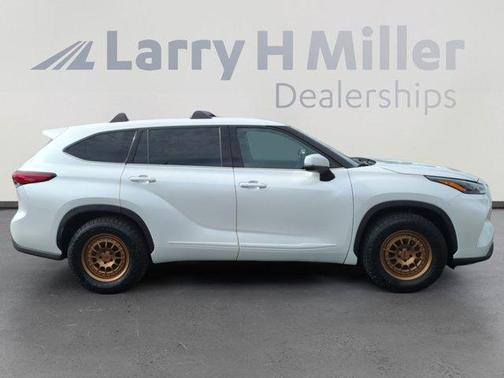 2022 Toyota Highlander LE