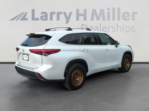2022 Toyota Highlander LE