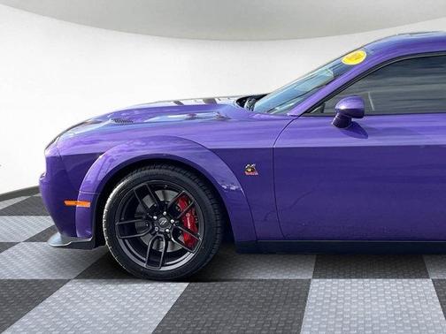Photo 2 of 30 of 2019 Dodge Challenger R/T Scat Pack