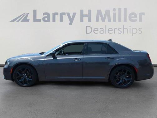 2022 Chrysler 300 Touring