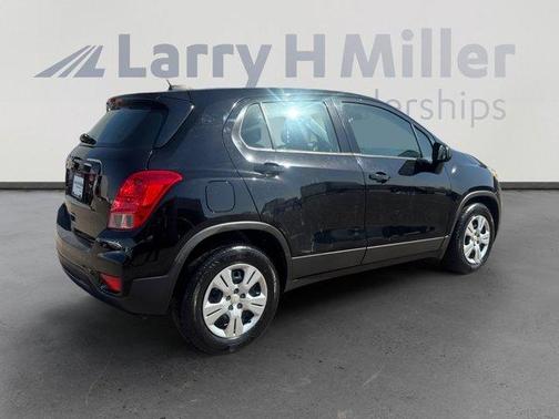 Mosaic Black Metallic 2018 Chevrolet Trax LS