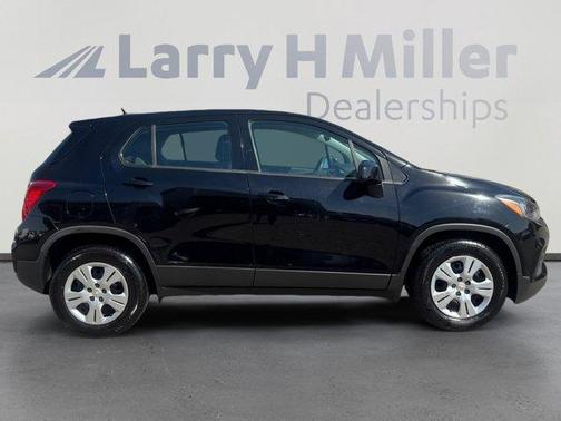 Mosaic Black Metallic 2018 Chevrolet Trax LS