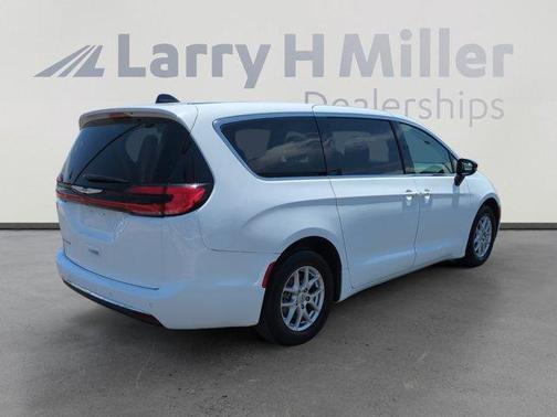 2024 Chrysler Pacifica Touring-L