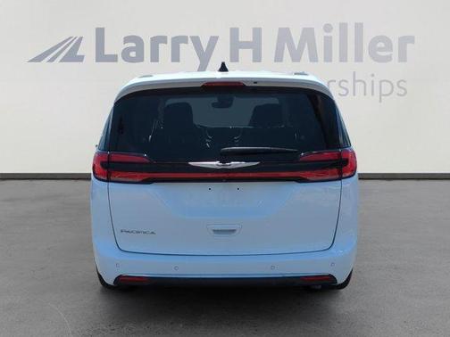 2024 Chrysler Pacifica Touring-L