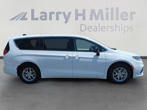 2024 Chrysler Pacifica Touring-L