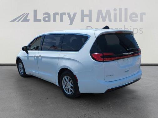 2024 Chrysler Pacifica Touring-L