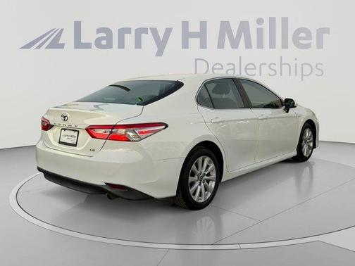 Super White 2018 Toyota Camry LE