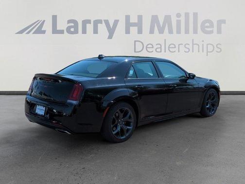 2022 Chrysler 300 S
