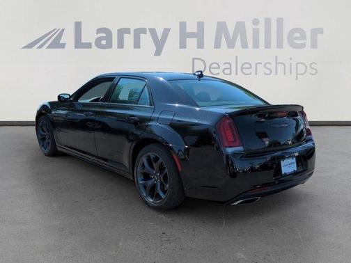 2022 Chrysler 300 S
