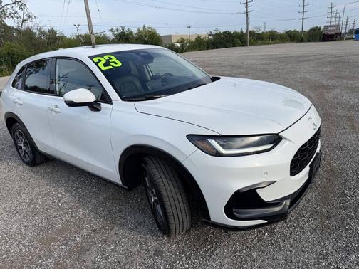 White 2023 Honda HR-V EX-L