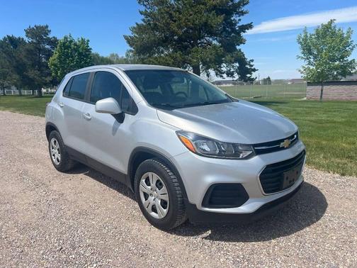 Silver Ice Metallic 2017 Chevrolet Trax LS