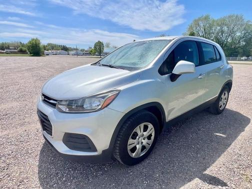 Silver Ice Metallic 2017 Chevrolet Trax LS