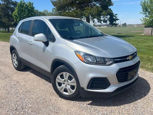 Silver Ice Metallic 2017 Chevrolet Trax LS