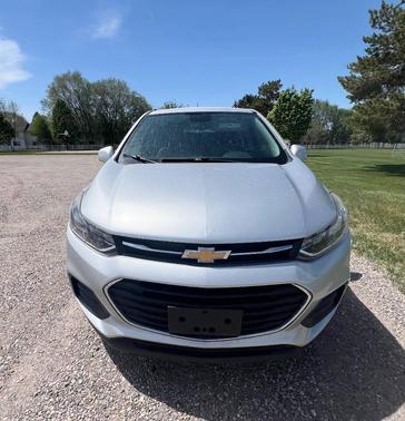 Silver Ice Metallic 2017 Chevrolet Trax LS