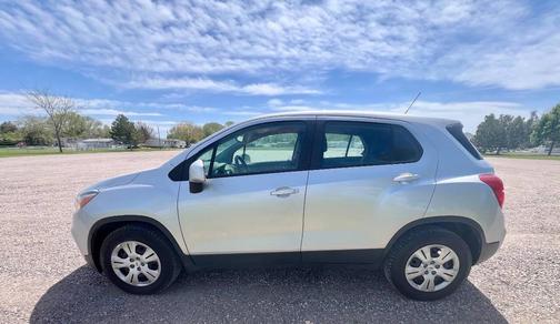 Silver Ice Metallic 2017 Chevrolet Trax LS