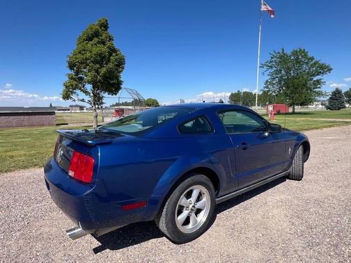 2007 Ford Mustang Deluxe