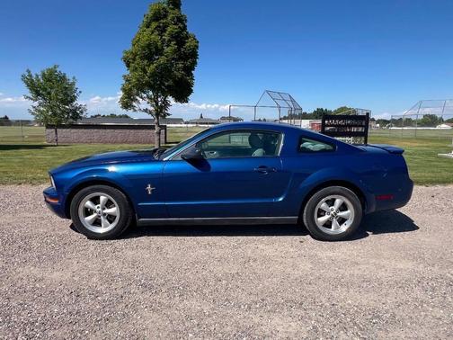 2007 Ford Mustang Deluxe