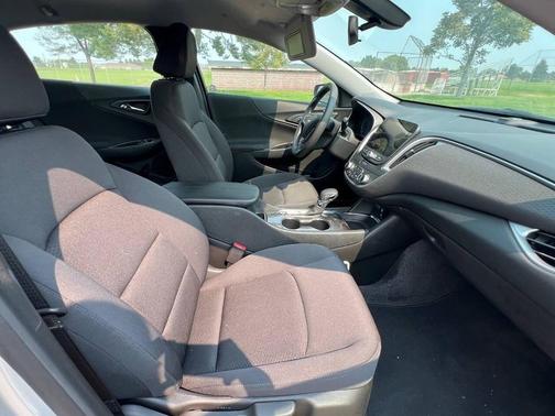 2022 Chevrolet Malibu FWD LT