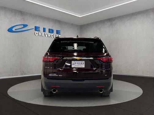 Black Cherry Metallic 2023 Chevrolet Traverse LT Cloth