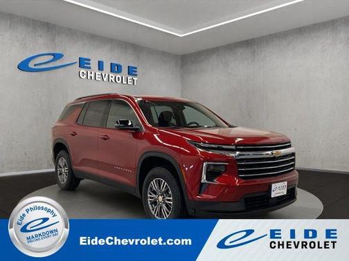 Radiant Red Tintcoat 2026 Chevrolet Traverse LT