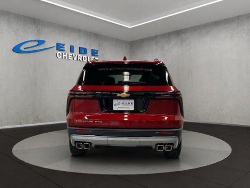 Radiant Red Tintcoat 2026 Chevrolet Traverse LT