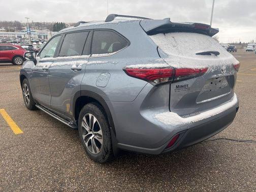 Moon Dust 2023 Toyota Highlander XLE