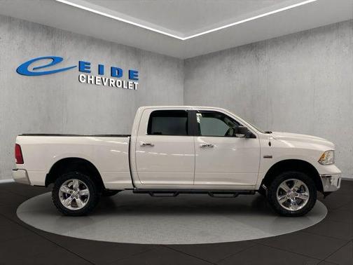 Bright White Clearcoat 2018 RAM 1500 Big Horn