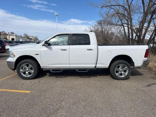 Bright White Clearcoat 2018 RAM 1500 Big Horn