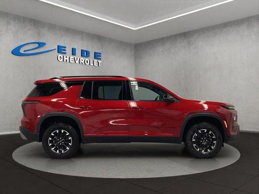 Radiant Red Tintcoat 2026 Chevrolet Traverse AWD Z71