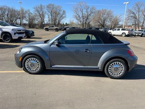 Platinum Gray Metallic/Black Roof 2015 Volkswagen Beetle Auto 1.8T w/Tech