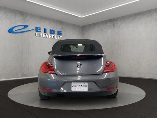 Platinum Gray Metallic/Black Roof 2015 Volkswagen Beetle Auto 1.8T w/Tech