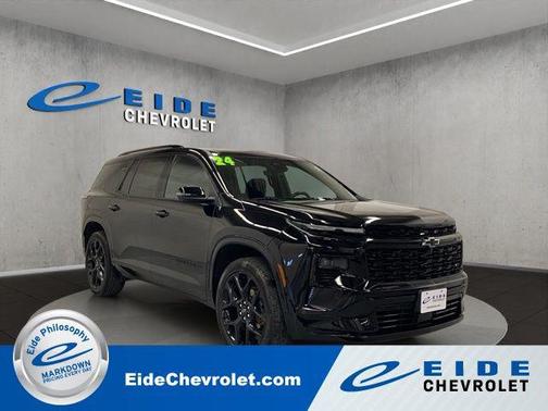Mosaic Black Metallic 2024 Chevrolet Traverse RS