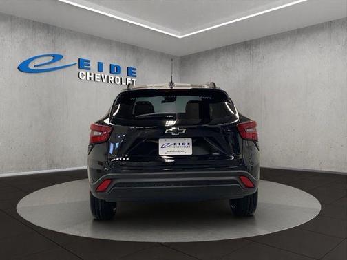 Black Metallic 2026 Chevrolet Trax LT