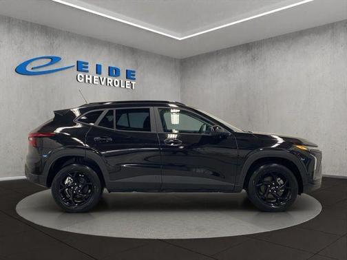 Black Metallic 2026 Chevrolet Trax LT