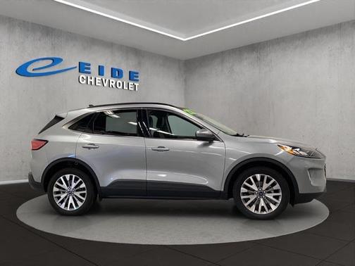 2022 Ford Escape Titanium