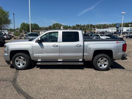 Silver Ice Metallic 2018 Chevrolet Silverado 1500 2LT