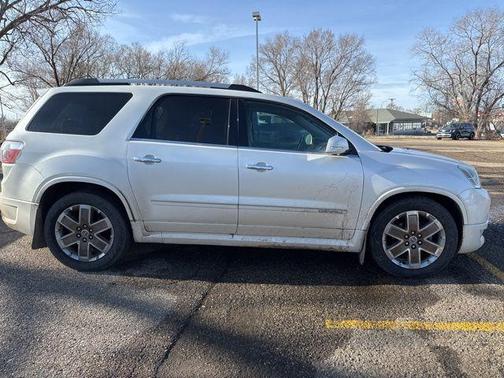 White Diamond Tricoat 2011 GMC Acadia Denali