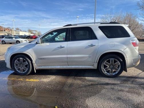 White Diamond Tricoat 2011 GMC Acadia Denali