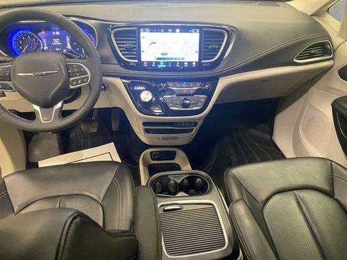 Bright White Clearcoat 2023 Chrysler Pacifica Touring L