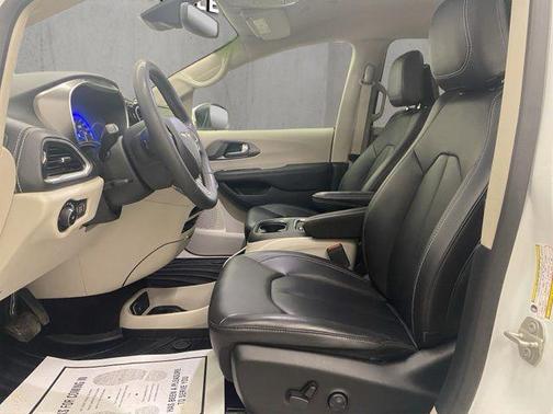 Bright White Clearcoat 2023 Chrysler Pacifica Touring L