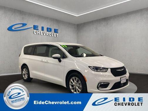 Bright White Clearcoat 2023 Chrysler Pacifica Touring L