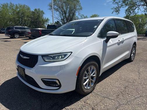 Bright White Clearcoat 2023 Chrysler Pacifica Touring L