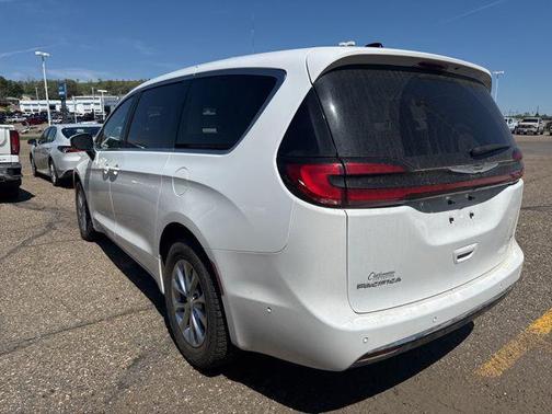 Bright White Clearcoat 2023 Chrysler Pacifica Touring L