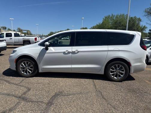 Bright White Clearcoat 2023 Chrysler Pacifica Touring L