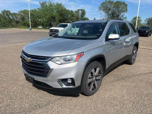 Silver Ice Metallic 2018 Chevrolet Traverse LT Leather